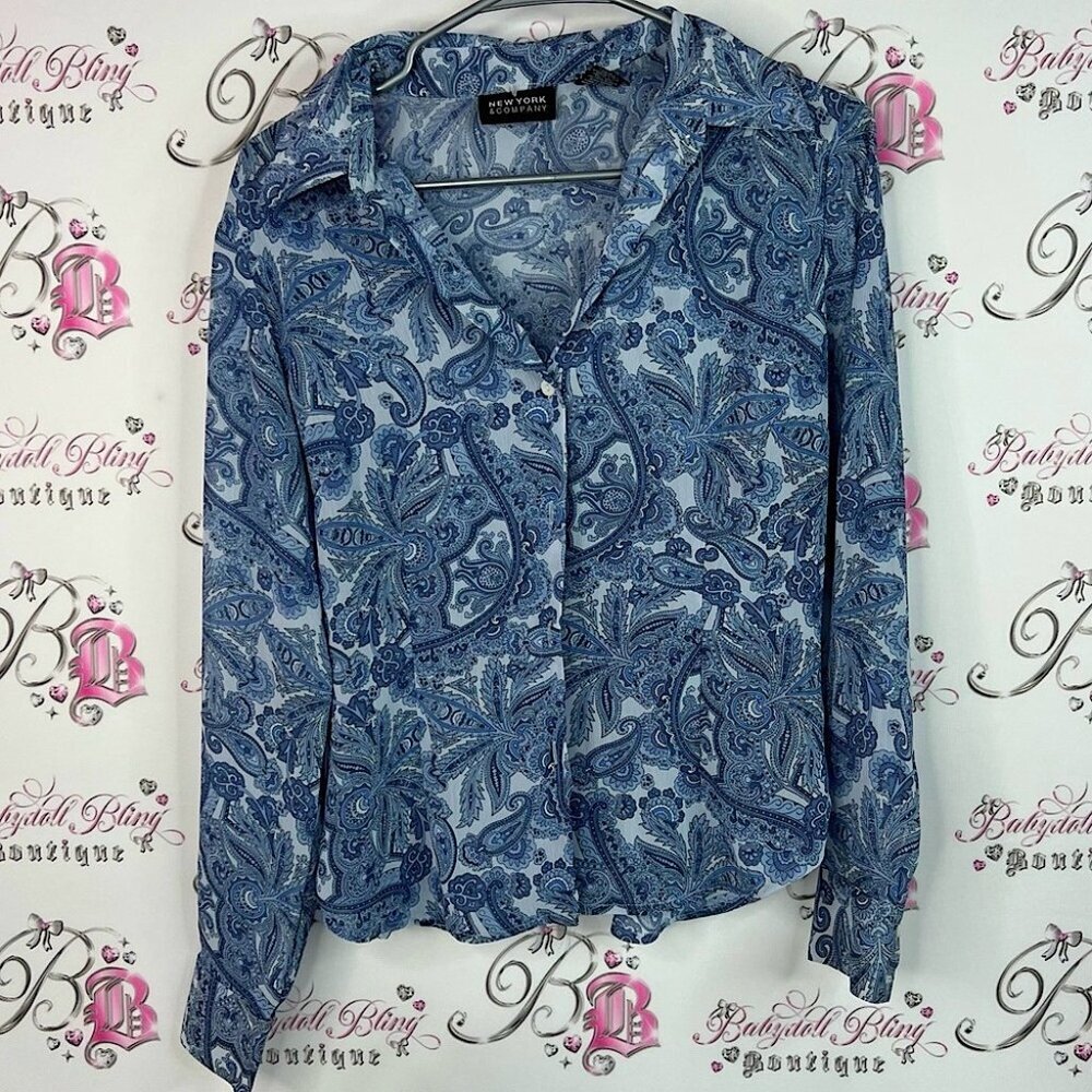 New York & Company button up collared preppy Blue Paisley Button Down Shirt